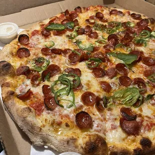 18&quot; Spicy Pepperoni Round Pizza