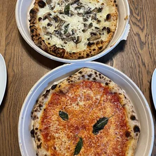 two different types of pizza