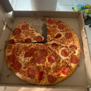 Pepperoni pizza. Classic. Very good