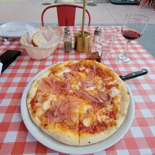 Pizza Margarita with Prosciutto