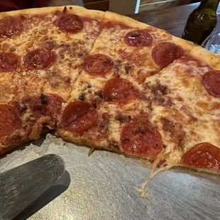 Pepperoni bacon hot honey was tasty