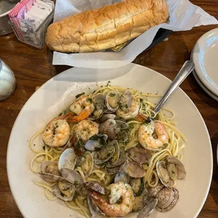 a plate of pasta with shrimp and clamsel