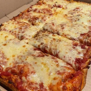 Came to pick up my pie before heading back to queens love this place !!