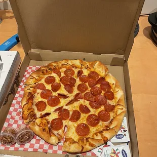 Pepperoni pizza I received but did not order