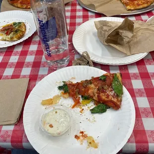 Build your own pizza! Super delicious and excellent customer service!!