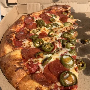 Pepperoni &amp; Jalapeños; x-large 12-slices