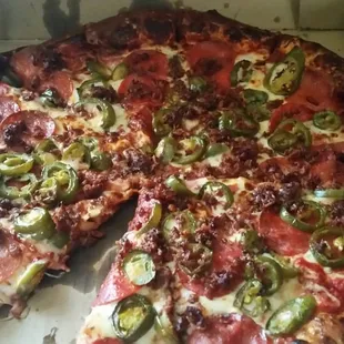 Pep, jala and bacon.. all very good. Couldnt even wait.. always have to get that one slice really quick...