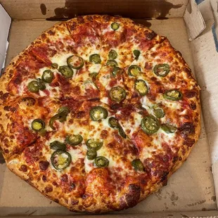 Cheese &amp; jalapeño pizza