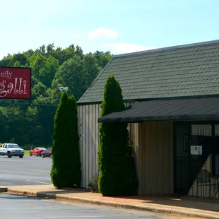 the outside of the restaurant