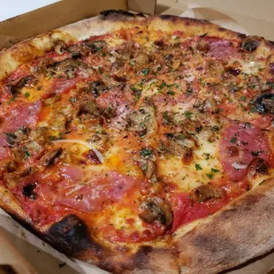 Short Bridge (sopressata, Italian sausage, mushrooms, mozzarella, tomato sauce, oregano, grana padano)
