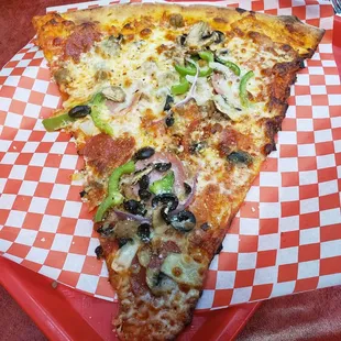 A si gle slice pizza, 2nd time here and really enjoy the food.