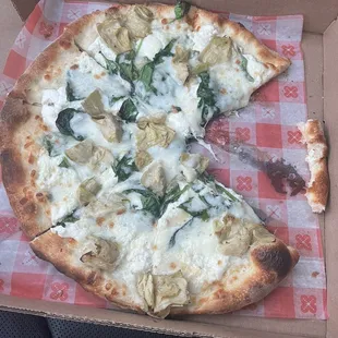 Spinach artichoke pizza