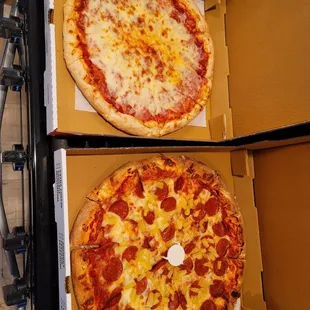 Lots of cheese. Delicious. And the pizza skins were really good