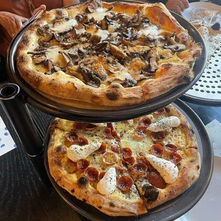 CACIO E PEPPERONI PIZZA