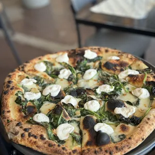 Spinach pizza