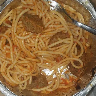 a plate of spaghetti and meatballs
