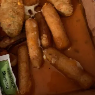 Look ... more yummy sauce!