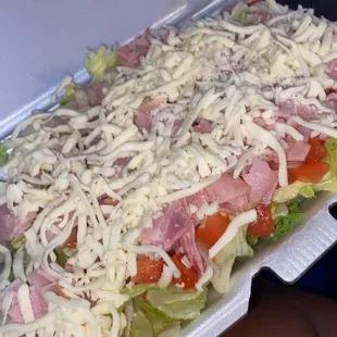 My favorite place to eat in lake wales! Always so fresh and good! I ordered the Chef Salad, Cinnamon Pizza Steak, Chicken and Grinder