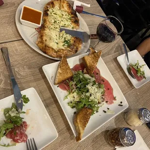 Carpaccio and garlic cheese bread