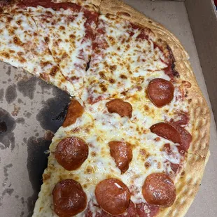 cheese/pepperoni pizza