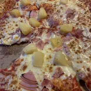 Medium pineapple pizza