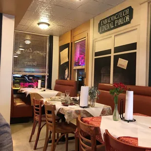 the dining area of a pizzeria