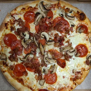 Mushroom, Pepperoni and Bacon Pizza