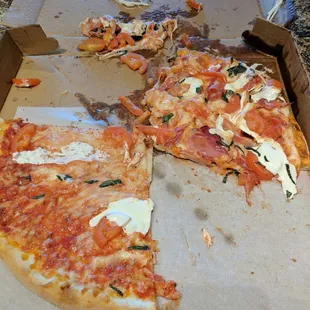 Ate the only decent pieces by picking some of the toppings from the box and putting it on the bare slices...