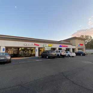 the outside of a pizzeria restaurant