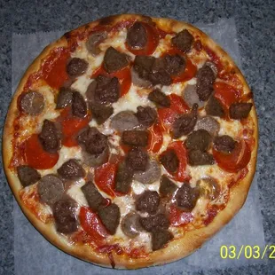 Meatlover&apos;s pizza