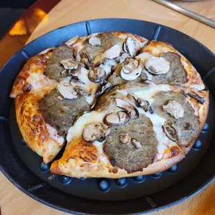 Meatball &amp; mushroom pizza