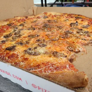 Fab NY style pizza in the Strip District