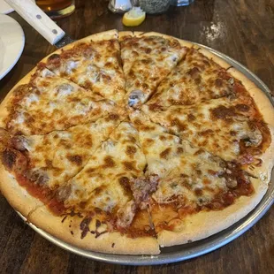 mushroom and sausage pizza