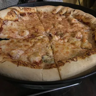 Shrimp and jalapeño pizza