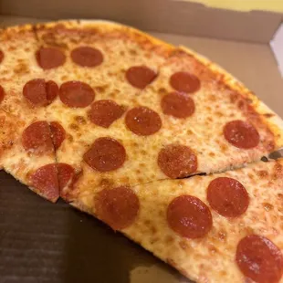 Large Pepperoni Pizza
