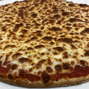 a cheese pizza on a plate