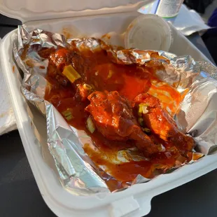 an open takeout container