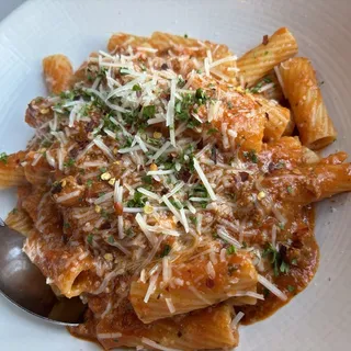 RIGATONI BOLOGNESE