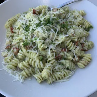 FUSILLI CHICKEN CREAMY PESTO