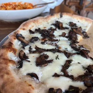 MUSHROOM PIZZA