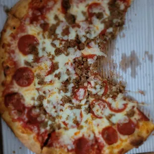 Extra cheese and pepperoni pizza.