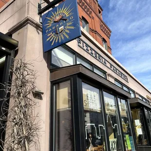 the outside of a restaurant