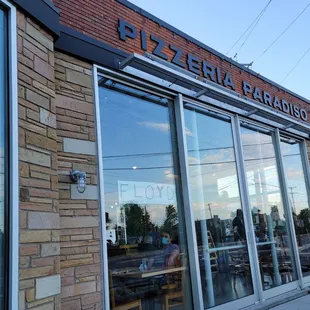 the outside of the restaurant