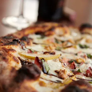 pear, prosciutto, gorgonzola, balsamic reduction, honey