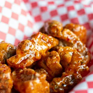 chicken wings, chicken wings and fried chicken, bbq chicken, fried chicken, chicken, fried chicken wings, poultry, bbq wings, food