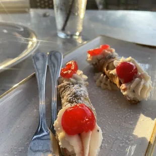 Cannoli.
