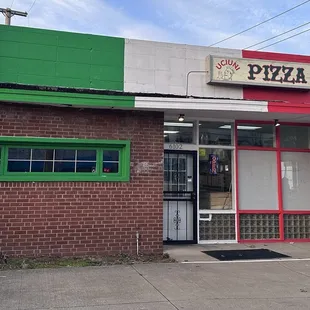 the front of a pizzeria restaurant