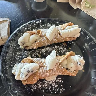 LARGE CANNOLI