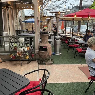 Outdoor dining - cute with the perfect lighting.