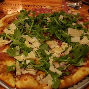 Prosciutto Americano ($18), thin crust with arugula, aged balsamic, and shaved grana. Very eatable.